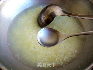 宝宝快乐成长餐---鸡蛋菠菜粥的做法步骤：4