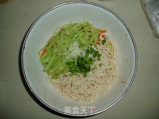 蒜香素三丝的做法步骤：2