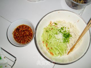 蒜香素三丝的做法步骤：2