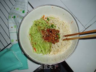 蒜香素三丝的做法步骤：2