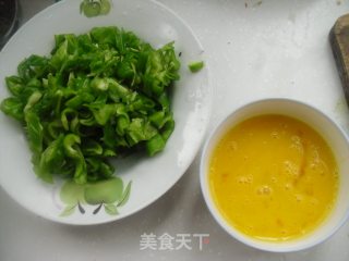 辣椒炒鸡蛋的做法步骤：2