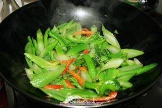 芥菜炒酿猪皮的做法步骤：2