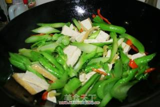芥菜炒酿猪皮的做法步骤：2