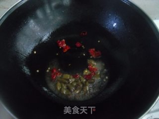 泡椒莴笋炒鸡胗的做法步骤：2