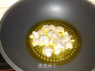 【平淡的幸福】腐竹炒虾仁的做法步骤：2