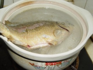 鲫鱼豆腐汤的做法步骤：2