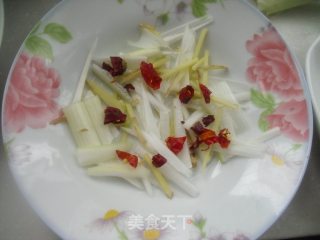 清蒸鲈鱼的做法步骤：2
