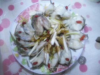 清蒸鲈鱼的做法步骤：2