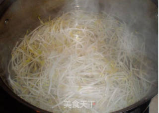 凉拌绿豆芽的做法步骤：2