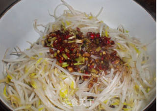 凉拌绿豆芽的做法步骤：2