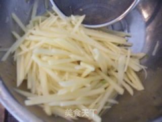 清炒土豆丝的做法步骤：2