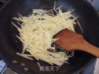 清炒土豆丝的做法步骤：2