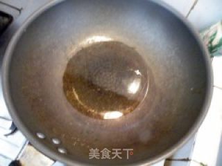 油炸花生米的做法步骤：3