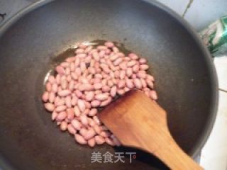 油炸花生米的做法步骤：3