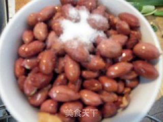 油炸花生米的做法步骤：3
