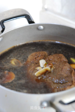 家庭版五香酱牛肉的做法步骤：2