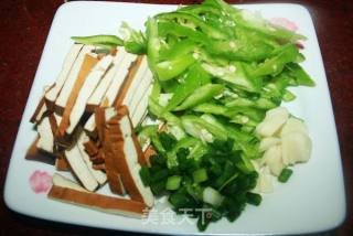 豆腐干炒肉丝的做法步骤：2