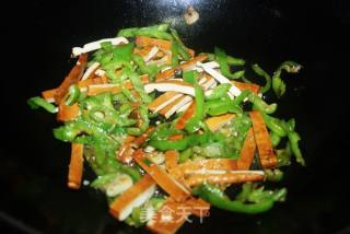 豆腐干炒肉丝的做法步骤：2