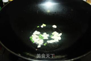 荷兰豆红萝卜炒木耳的做法步骤：2