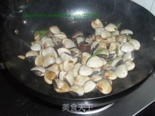 豆豉炒白贝的做法步骤：2