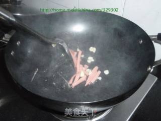 香肠炒金针菇的做法步骤：2