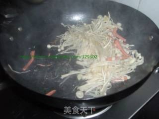 香肠炒金针菇的做法步骤：2