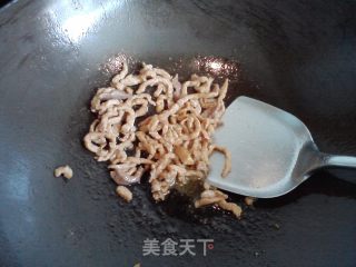 饭糟秧（蒜心炒肉丝）——最平常但不负所望的家常小炒的做法步骤：1