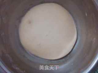 烤肠披萨的做法步骤：2