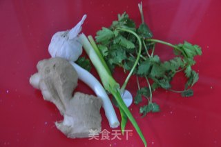 家常炖鲫鱼的做法步骤：2