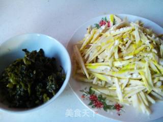 咸菜炒笋丝的做法步骤：2