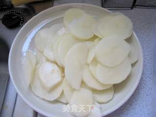 葱香培根炒土豆的做法步骤：3