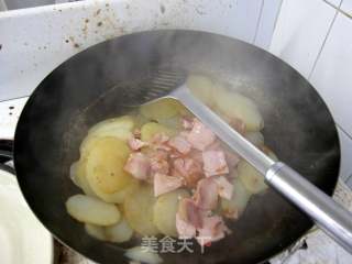 葱香培根炒土豆的做法步骤：8