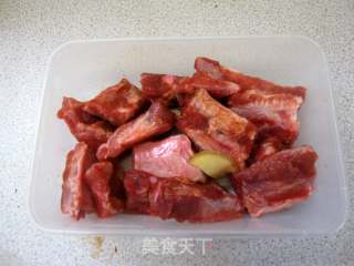 糖醋排骨的做法步骤：1
