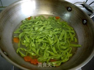 碧绿鸡蛋面的做法步骤：9