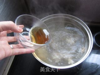 苡米百合猪骨汤的做法步骤：5