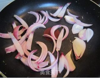 杂蔬炒肥肠的做法步骤：3