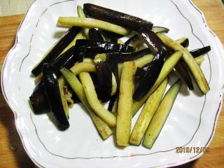 剁椒金针蒸茄条的做法步骤：2