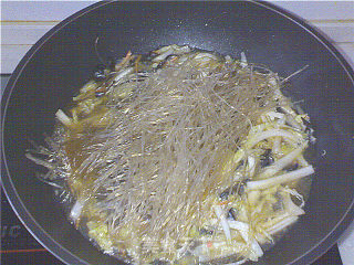 【平淡的幸福】白菜炖粉条的做法步骤：5
