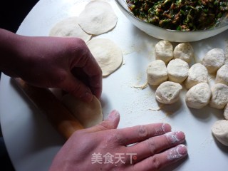 柳叶水煎包的做法步骤：2