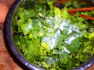 虾皮芹菜叶煎饼的做法步骤：1