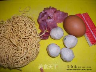 家常面条 @@清汤伊面的做法步骤：1