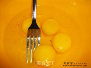 家常菜肴@@番茄腊肠煎蛋的做法步骤：1