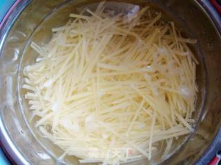土豆丝炒肉的做法步骤：2