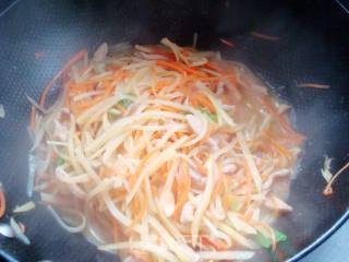 土豆丝炒肉的做法步骤：9