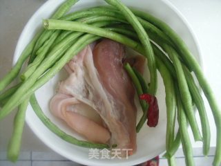 长豆角炒肉丝的做法步骤：1