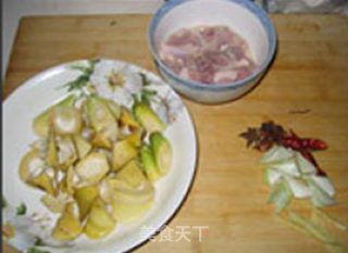 春笋烧肉的做法步骤：2