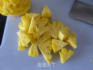 糖水菠萝的做法步骤：1