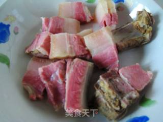 春笋土豆烧咸肉的做法步骤：2
