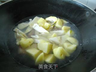 春笋土豆烧咸肉的做法步骤：4