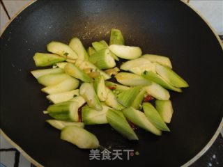 丝瓜炒馓子的做法步骤：7